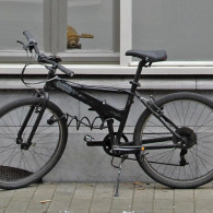 Gisteren is mijn trouwe Lost Painters vouwfiets voor de deur van Art Brussels gestolen. Eventuele eerlijke vinder mag zich anoniem melden. Ook mogen voor lezers, kunstenaars, verzamelaars, galeriehouders een anonieme bijdrage [&hellip;]